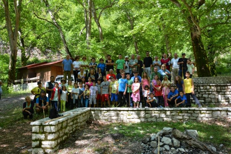 ΠΕΡΙΠΑΤΟΣ ΣΤΑ ΞΥΛΑ ΤΟΥ ΚΟΚΚΑΛΗ